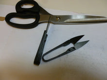Load image into Gallery viewer, MEDIEAVL HAND SCISSORS
